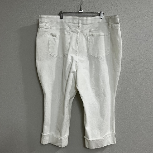 Terra & Sky White Distressed Crop Jeans - Picture 6 of 10